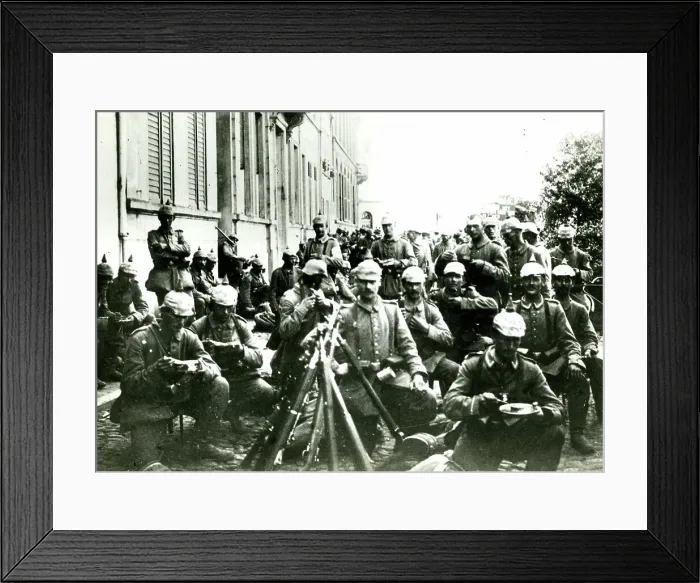 Framed Print : German soldiers having a meal at Termonde, Belgium, WW1 Framed Print : German soldiers having a meal at Termonde, Belgium, WW1