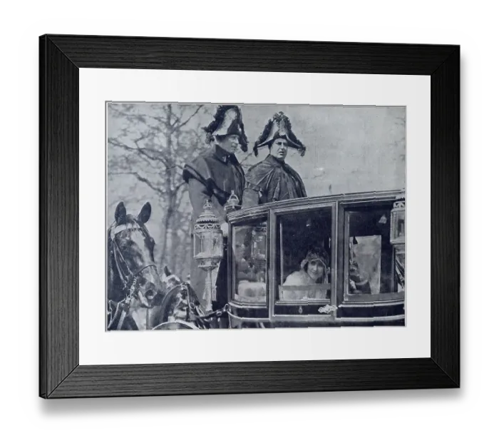 Framed Print : After the wedding of George, Duke of York (later King George VI): London's first view of the bride as Duchess of York: a happy face at the carriage window as Elizabeth Bowes-Lyon, as she was, drove with her husband to Buckingham Palace Framed Print : After the wedding of George, Duke of York (later King George VI): London's first view of the bride as Duchess of York: a happy face at the carriage window as Elizabeth Bowes-Lyon, as she was, drove with her husband to Buckingham Palace