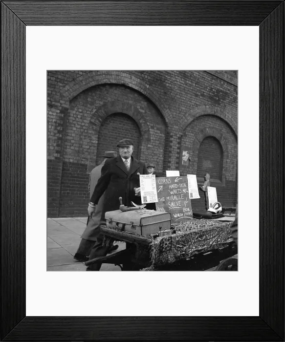 Framed Print : Brick Lane - London Date: late 1950s Framed Print : Brick Lane - London Date: late 1950s