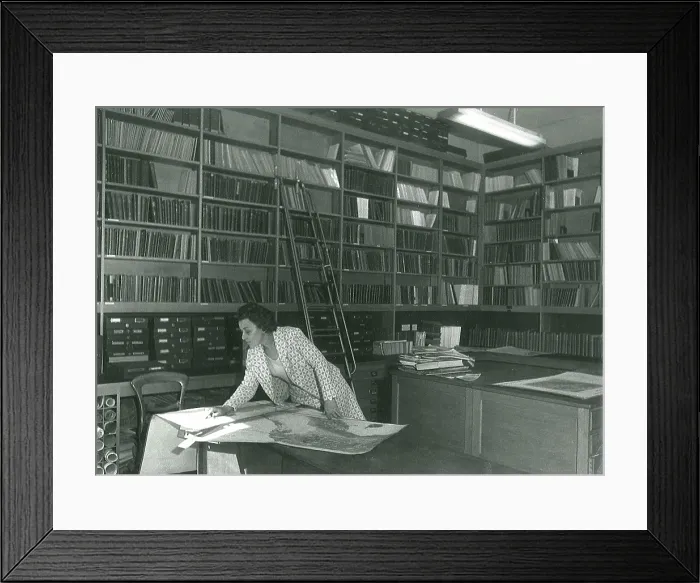 Framed Print : New Library Map Room, Geological Society, 1972 Framed Print : New Library Map Room, Geological Society, 1972
