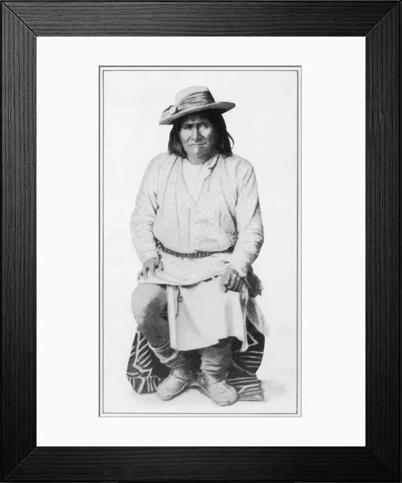 Framed Print : Geronimo (1829 - 1909), Chiricahua Apache leader who led a sensational Framed Print : Geronimo (1829 - 1909), Chiricahua Apache leader who led a sensational