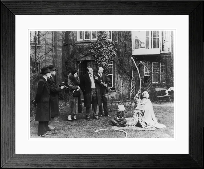 Framed Print : Entertainment / Tricks Framed Print : Entertainment / Tricks