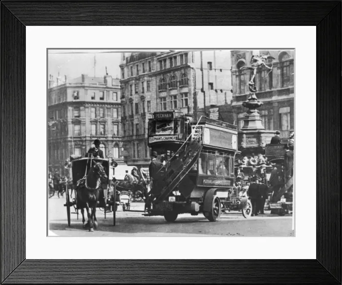 Framed Print : Piccadilly Circus / 1907 Framed Print : Piccadilly Circus / 1907