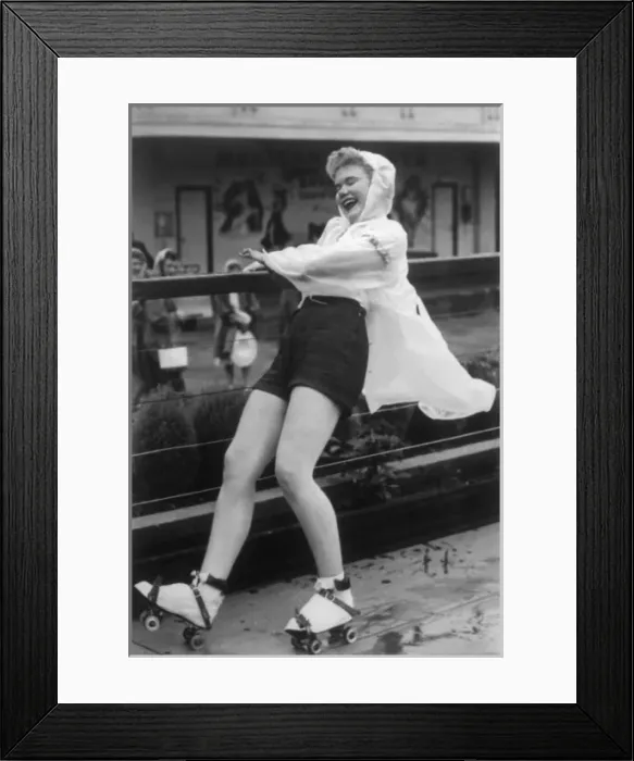 Framed Print : Roller-Skating / Margate Framed Print : Roller-Skating / Margate
