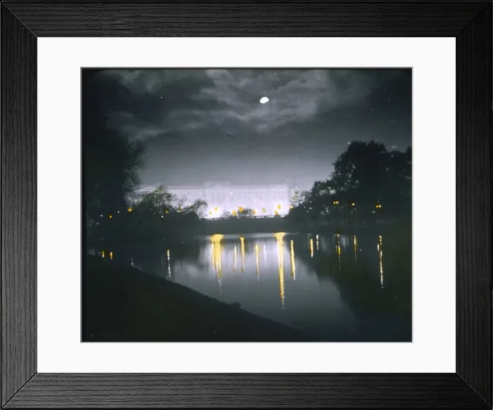 Framed Print : Buckingham Palace / Lanter Framed Print : Buckingham Palace / Lanter