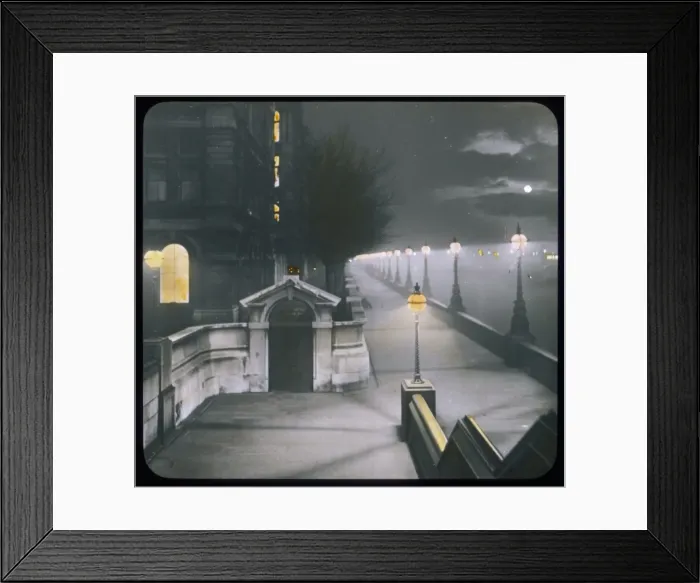 Framed Print : Vic Embankment / Lantern Framed Print : Vic Embankment / Lantern