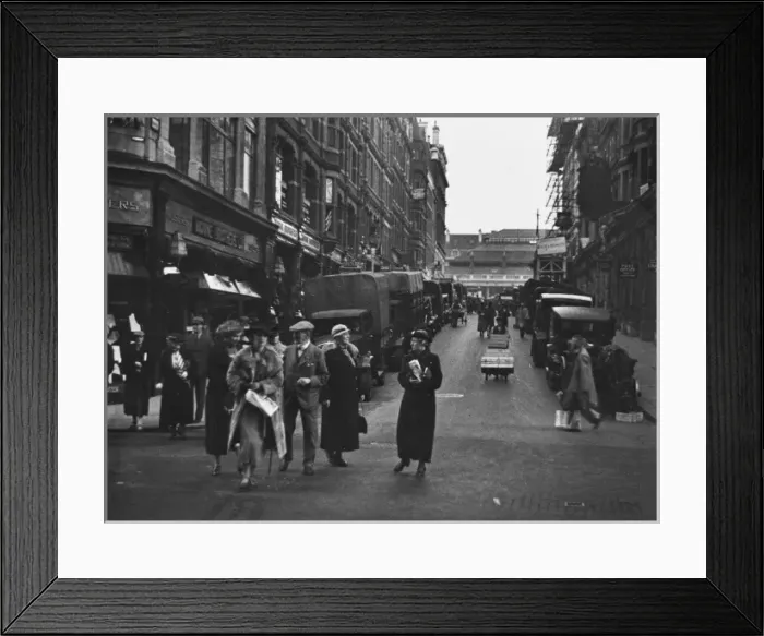 Framed Print : Covent Garden 1930S Framed Print : Covent Garden 1930S