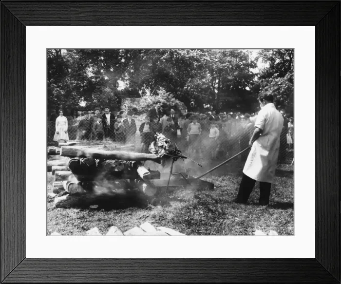 Framed Print : Kingsteignton Roasting Framed Print : Kingsteignton Roasting
