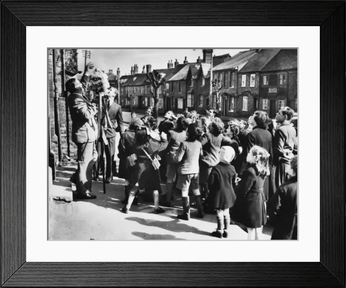 Framed Print : HOCKTIDE. ENGLAND: Hocktide at Hungerford, Berkshire Framed Print : HOCKTIDE. ENGLAND: Hocktide at Hungerford, Berkshire