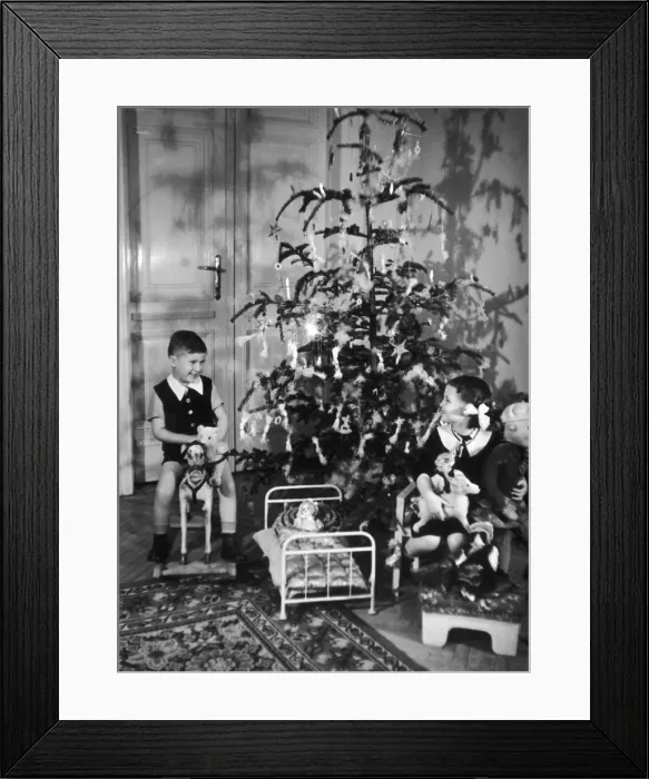 Framed Print : Christmas Tree & Kids Framed Print : Christmas Tree & Kids