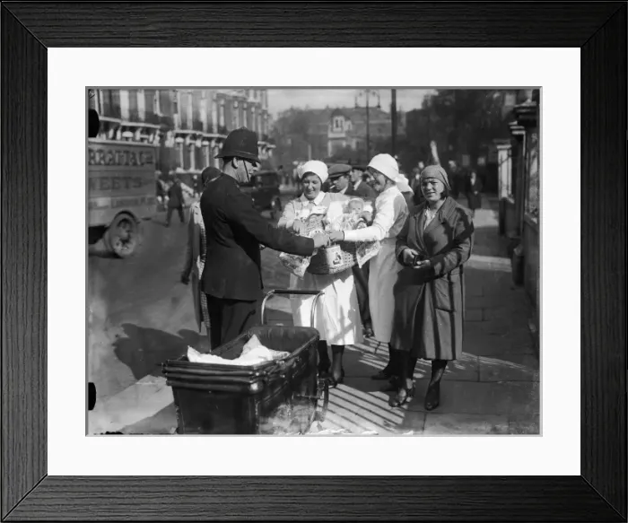Framed Print : Collecting on Cradle Day Framed Print : Collecting on Cradle Day