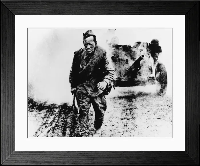 Framed Print : Russian Soldier & Gun Framed Print : Russian Soldier & Gun