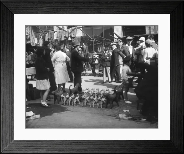 Framed Print : Petticoat Lane 1930S Framed Print : Petticoat Lane 1930S