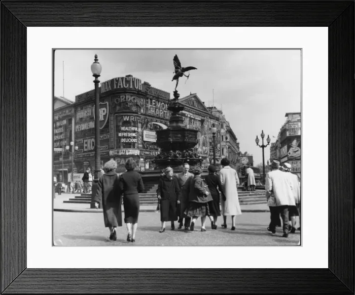 Framed Print : Piccadilly Circus Framed Print : Piccadilly Circus