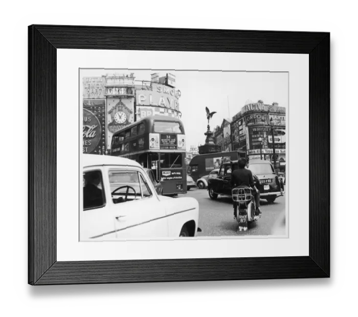 Framed Print : Piccadilly Circus Framed Print : Piccadilly Circus