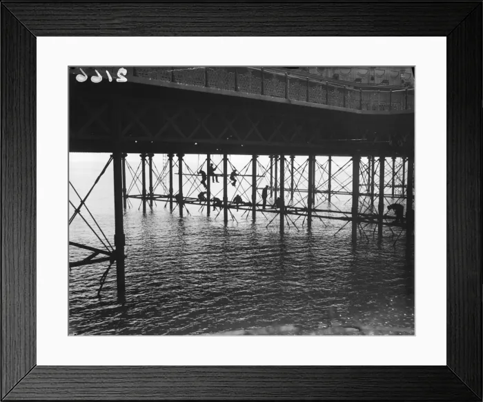 Framed Print : Painting Brighton Pier