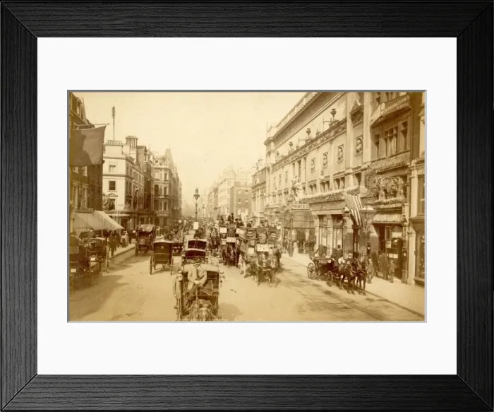 Framed Print : Londons Piccadilly Framed Print : Londons Piccadilly