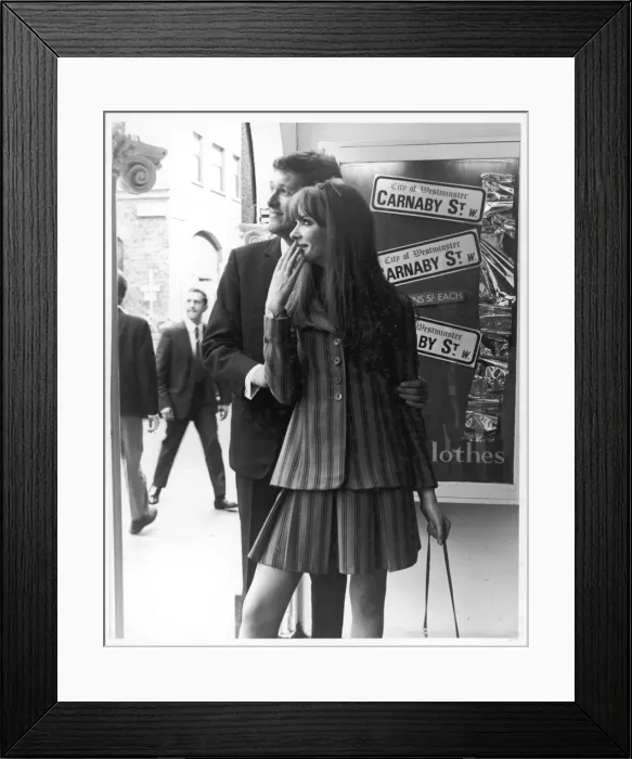 Framed Print : A Couple on Carnaby St Framed Print : A Couple on Carnaby St