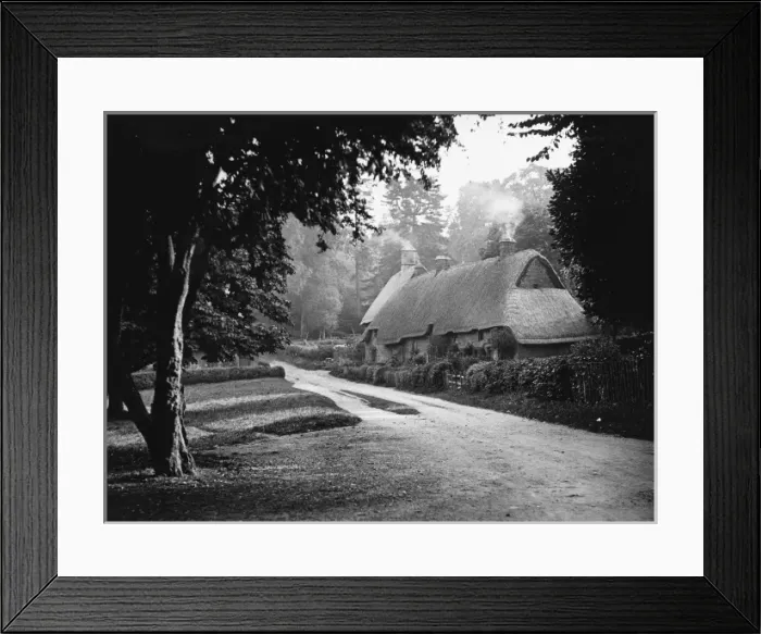 Framed Print : Idyllic Thatched Cottage Framed Print : Idyllic Thatched Cottage