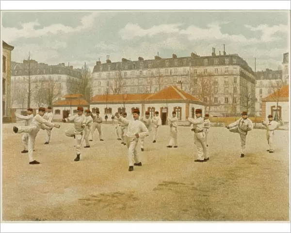 Soldiers Boxing. The exercise de la boxe is not only good for French soldiers