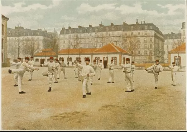 Soldiers Boxing. The exercise de la boxe is not only good for French soldiers