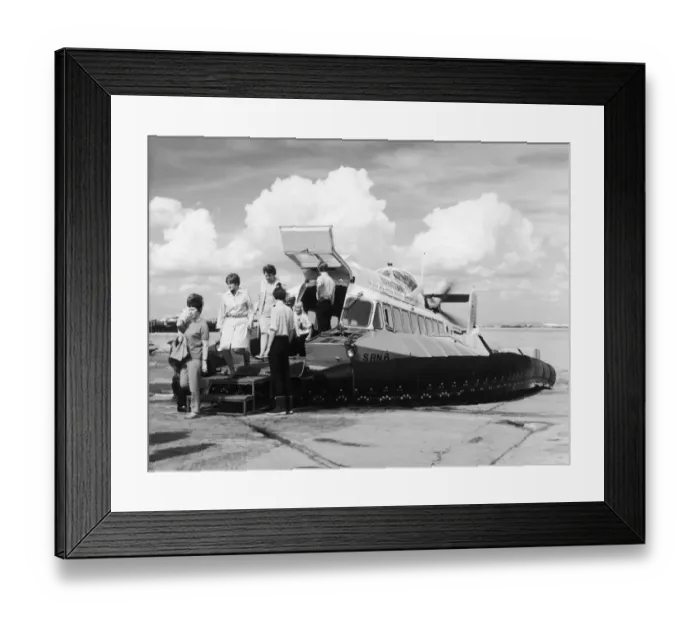 Framed Print : Iow Hovercraft Framed Print : Iow Hovercraft