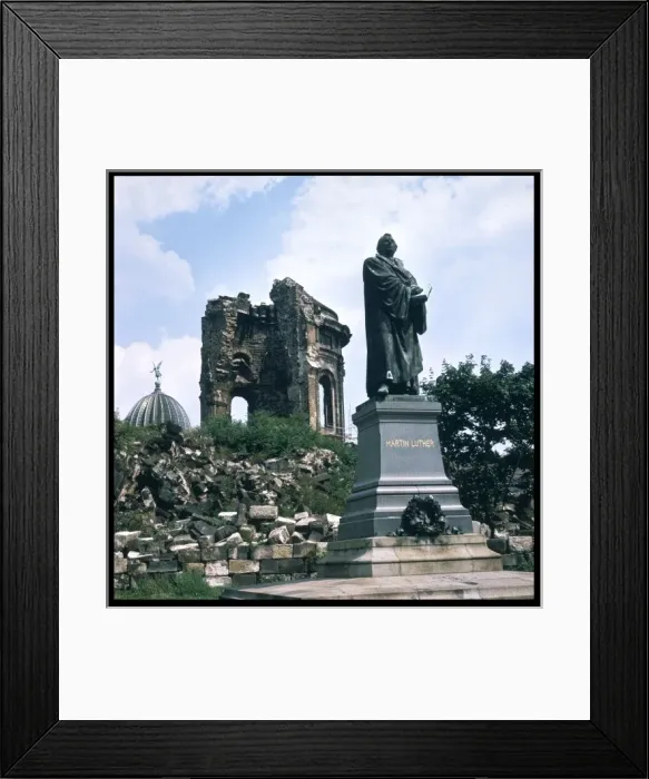 Framed Print : Dresden  /  Frauenkirche