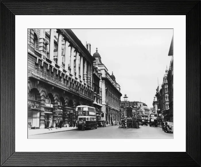 Framed Print : Piccadilly, London Framed Print : Piccadilly, London