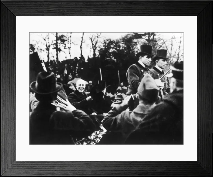 Framed Print : Wilson in Paris to Talk Framed Print : Wilson in Paris to Talk