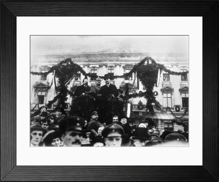 Framed Print : Returning Troop / 1918 Framed Print : Returning Troop / 1918