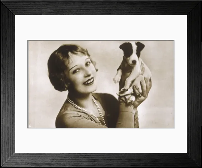 Framed Print : Olga Lindo / Postcard Framed Print : Olga Lindo / Postcard