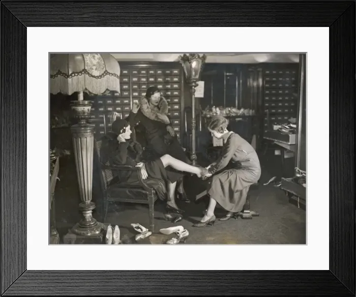 Framed Print : Trying on Shoes / Photo Framed Print : Trying on Shoes / Photo