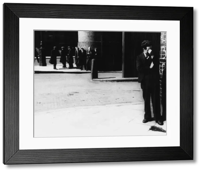 Framed Print : STRIKERS MOCK A SCAB Framed Print : STRIKERS MOCK A SCAB