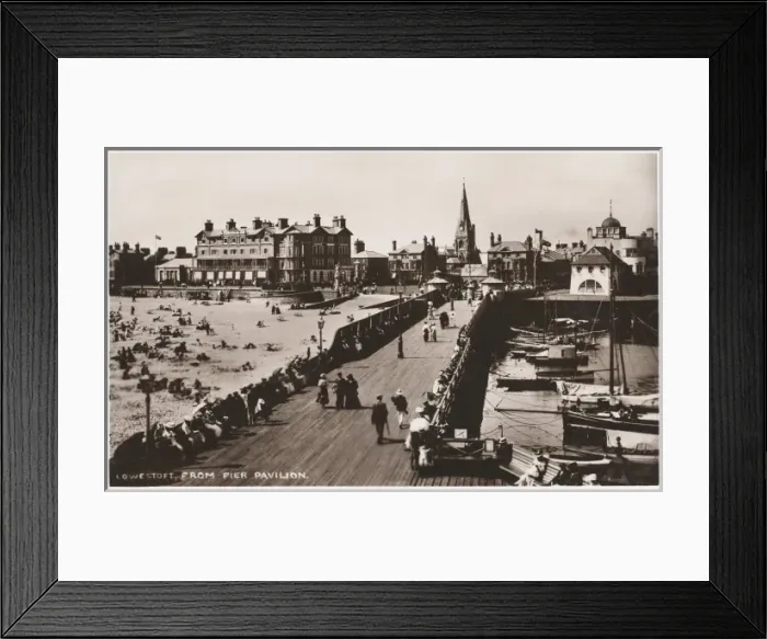Framed Print : Lowestoft / Pier 1908 Framed Print : Lowestoft / Pier 1908