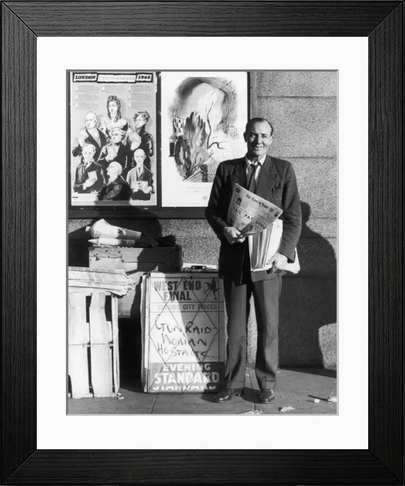 Framed Print : Evening Standard Stall Framed Print : Evening Standard Stall