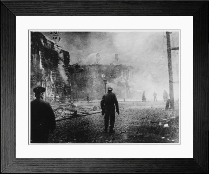 Framed Print : Moscow Street Fighting Framed Print : Moscow Street Fighting
