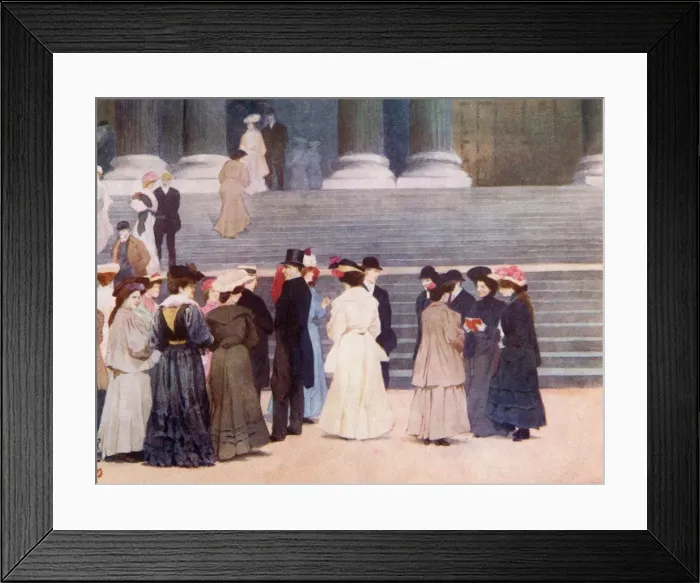 Framed Print : Tourists at St Paul s Framed Print : Tourists at St Paul s