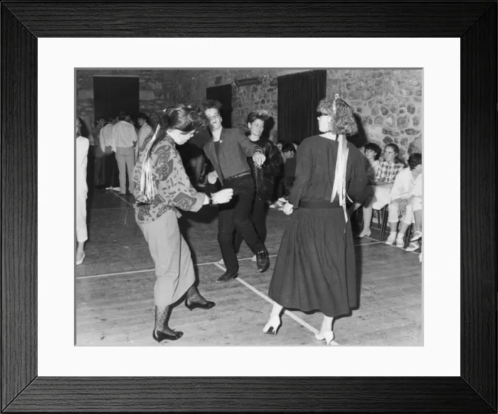 Framed Print : 80S DISCO. Drop-waist dresses, long skirts with jazzy blouses, stilettos Framed Print : 80S DISCO. Drop-waist dresses, long skirts with jazzy blouses, stilettos