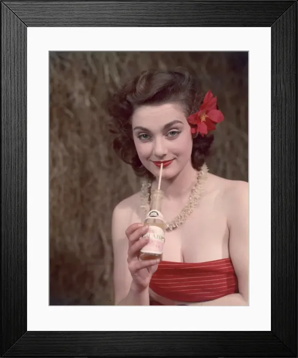 Framed Print : HIBISCUS GIRL 1950S 1 / 4 Framed Print : HIBISCUS GIRL 1950S 1 / 4