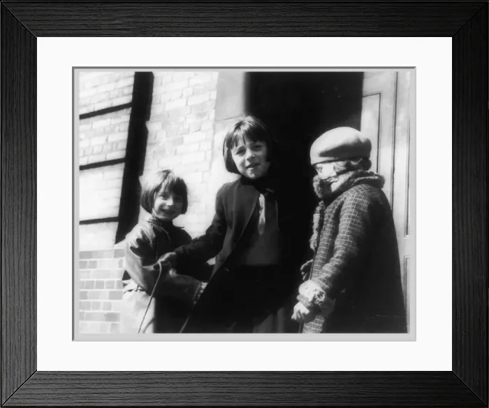 Framed Print : Skipping Girls Framed Print : Skipping Girls