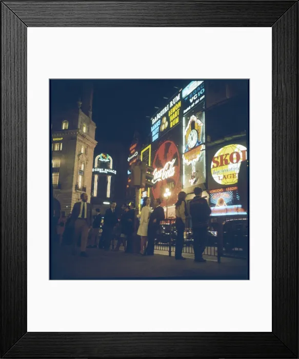 Framed Print : Piccadilly Circus Framed Print : Piccadilly Circus