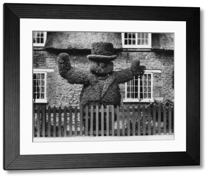 Framed Print : Topiary / Pub Garden 1930S Framed Print : Topiary / Pub Garden 1930S