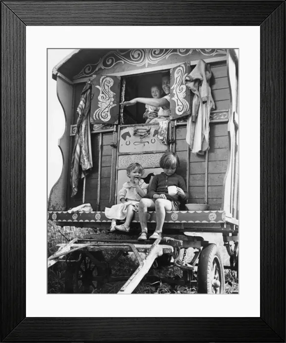 Framed Print : Gipsy Caravan 1973 Framed Print : Gipsy Caravan 1973