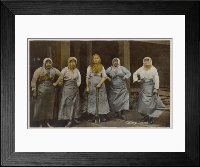 Framed Print : WIGAN COLIERY LASSES Framed Print : WIGAN COLIERY LASSES