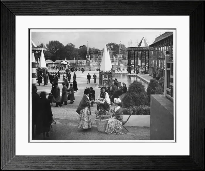 Framed Print : Festival Flower Girlss