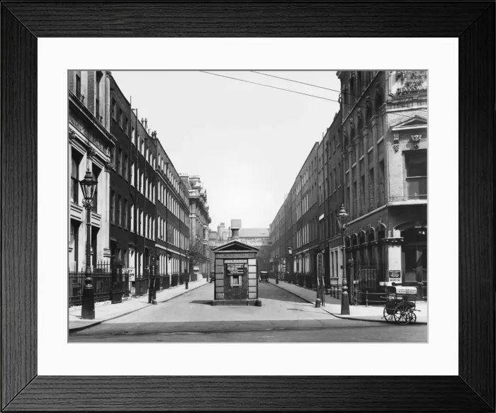 Framed Print : London / Ely Place Framed Print : London / Ely Place