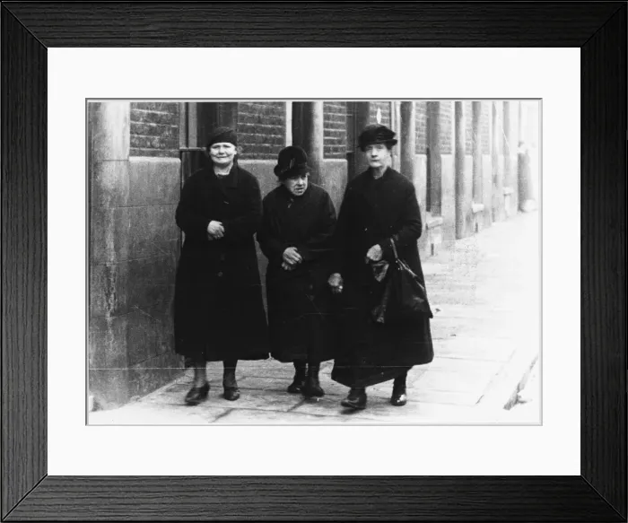 Framed Print : 3 Elderly Women / 1930S Framed Print : 3 Elderly Women / 1930S