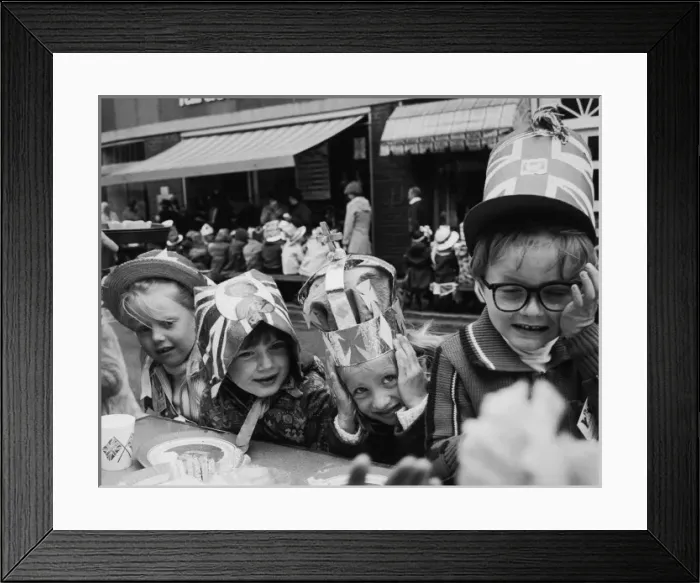 Framed Print : Silver Jubilee / Eliz II Framed Print : Silver Jubilee / Eliz II