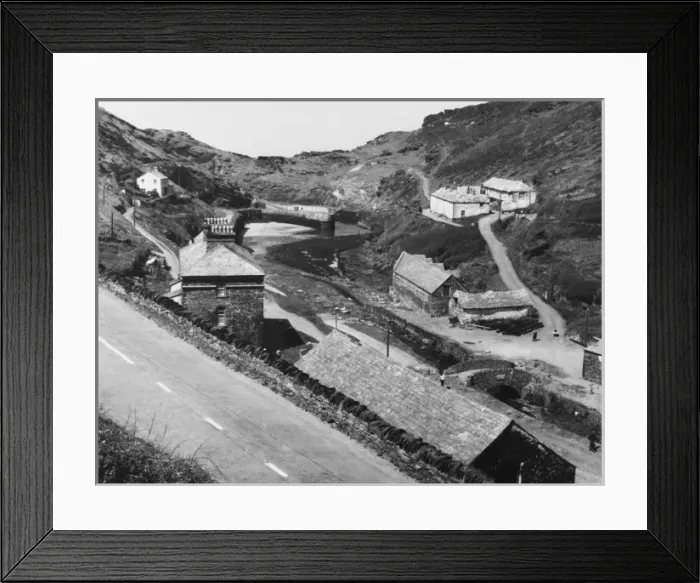 Framed Print : Boscastle Harbour Framed Print : Boscastle Harbour