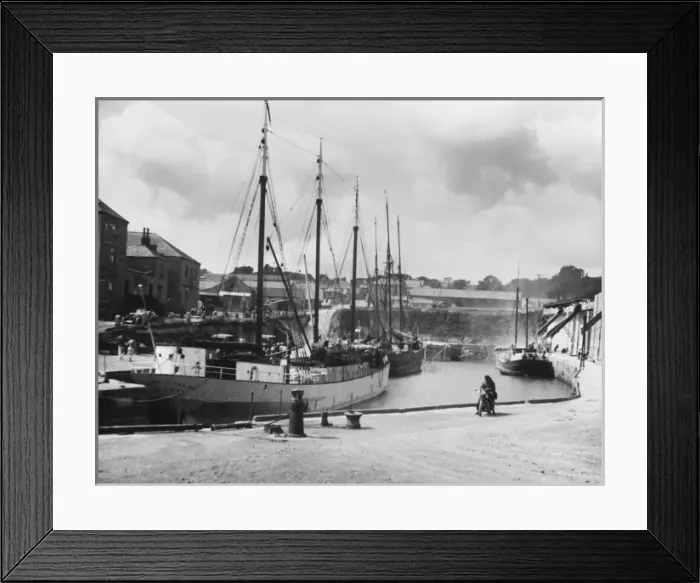 Framed Print : England / Charlestown Framed Print : England / Charlestown